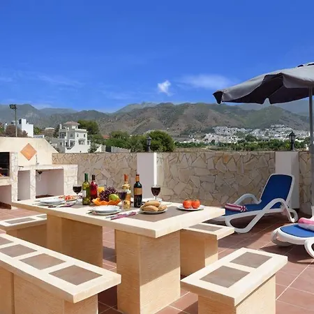 Villa Sleeps 6 With Pool Air Con And Wifi