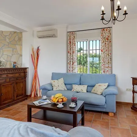 Sleeps 6 With Pool Air Con And Wifi *